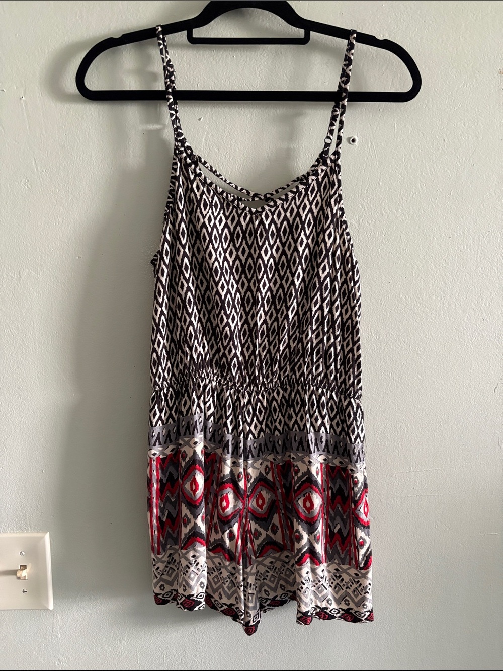 Angie’s Black & Red Patterned Spaghetti-Strap romper M